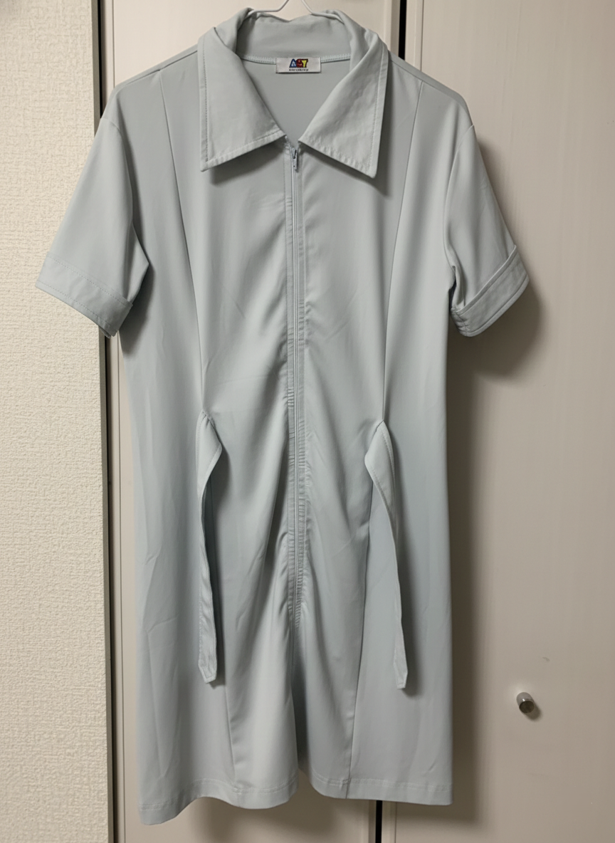 制服：パステルブルー・ジップアップワンピース